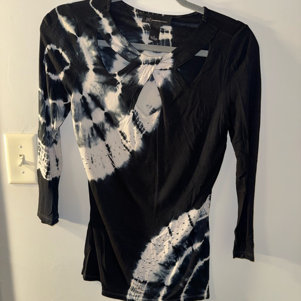 INC International Concepts Blue and White Patterned 3/4 Sleeve Top